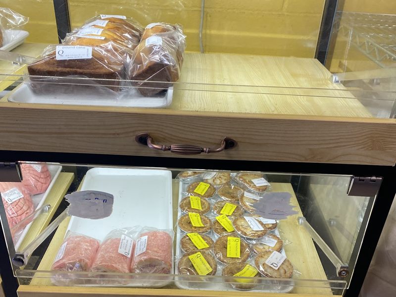 Q Bakery Sandwiches interior